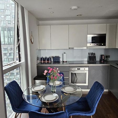 2 Bed Luxurious Apartments Canary Wharf ロンドン エクステリア 写真