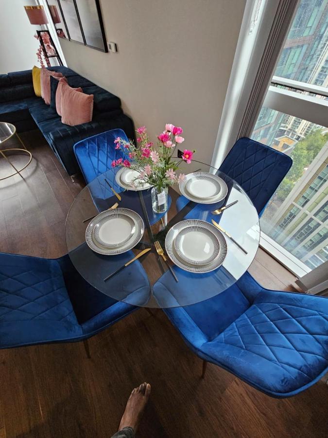 2 Bed Luxurious Apartments Canary Wharf ロンドン エクステリア 写真