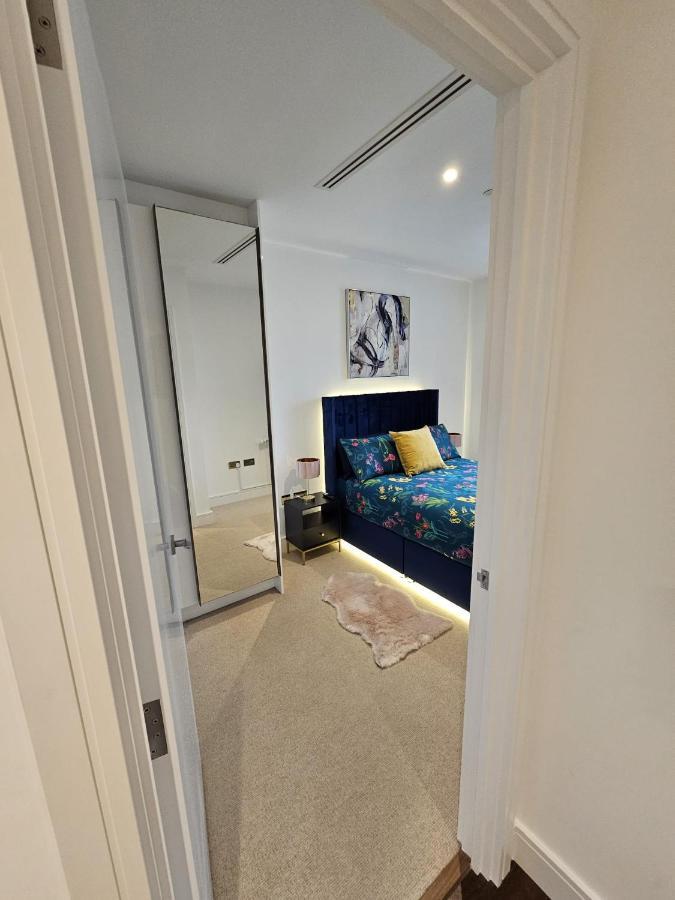 2 Bed Luxurious Apartments Canary Wharf ロンドン エクステリア 写真