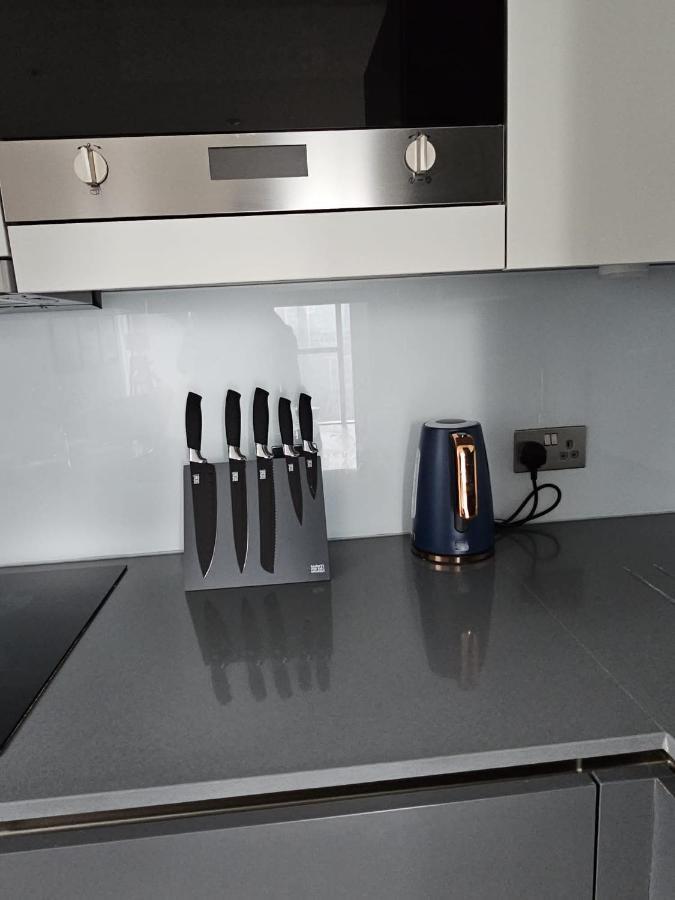 2 Bed Luxurious Apartments Canary Wharf ロンドン エクステリア 写真