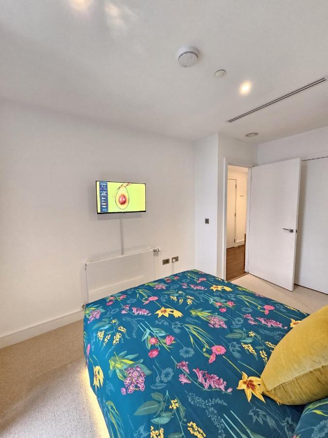 2 Bed Luxurious Apartments Canary Wharf ロンドン エクステリア 写真