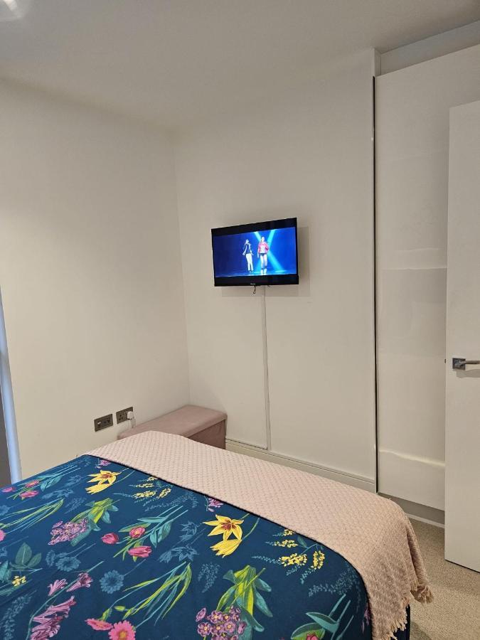2 Bed Luxurious Apartments Canary Wharf ロンドン エクステリア 写真