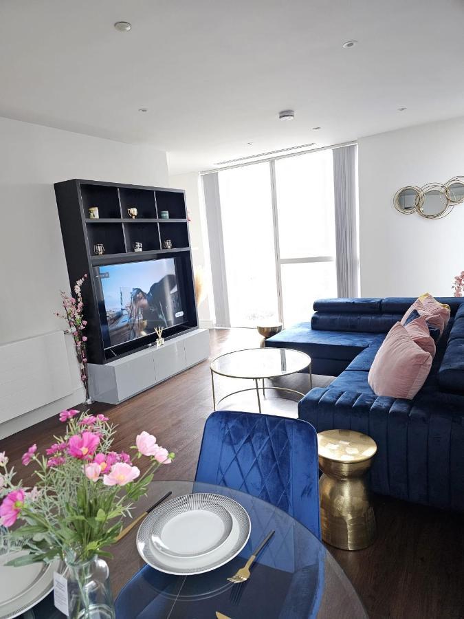 2 Bed Luxurious Apartments Canary Wharf ロンドン エクステリア 写真