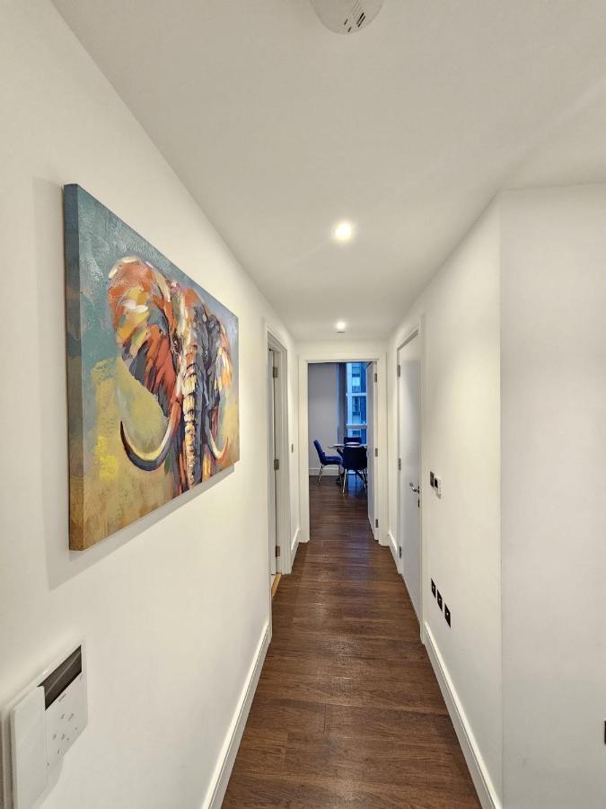 2 Bed Luxurious Apartments Canary Wharf ロンドン エクステリア 写真