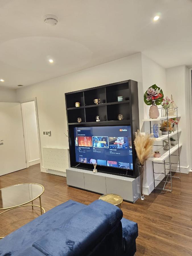 2 Bed Luxurious Apartments Canary Wharf ロンドン エクステリア 写真