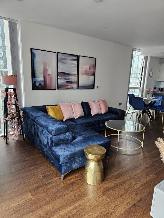 2 Bed Luxurious Apartments Canary Wharf ロンドン エクステリア 写真