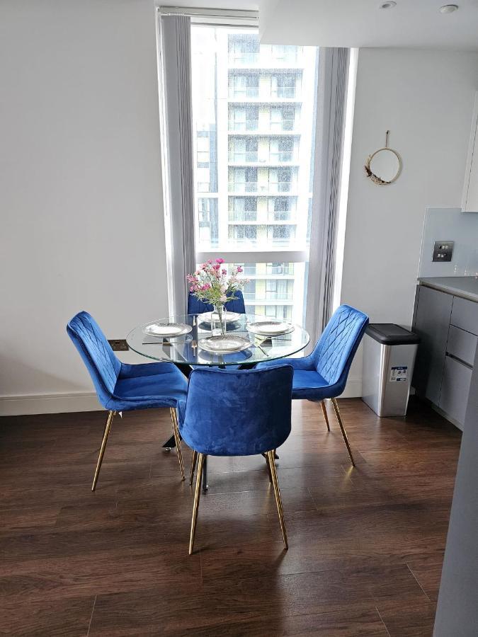 2 Bed Luxurious Apartments Canary Wharf ロンドン エクステリア 写真